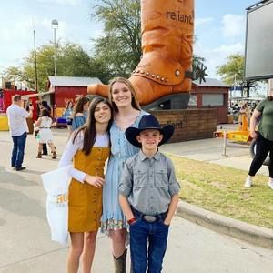 Meet your Posher, Mikayla